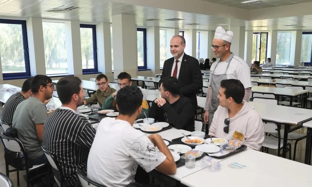 Rektör öğrencilerin görüşlerini dinledi