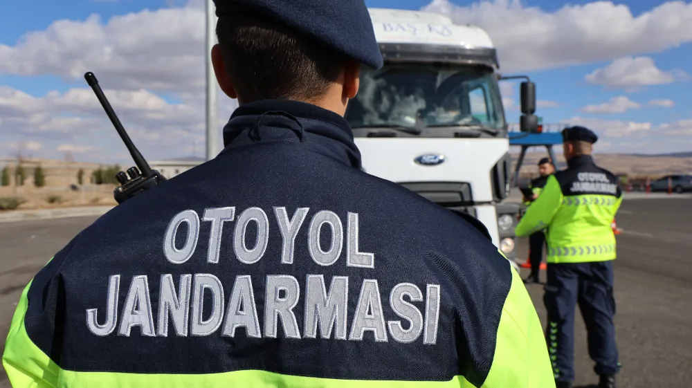 Otoyollar hem havadan hem de karadan jandarmaya emanet