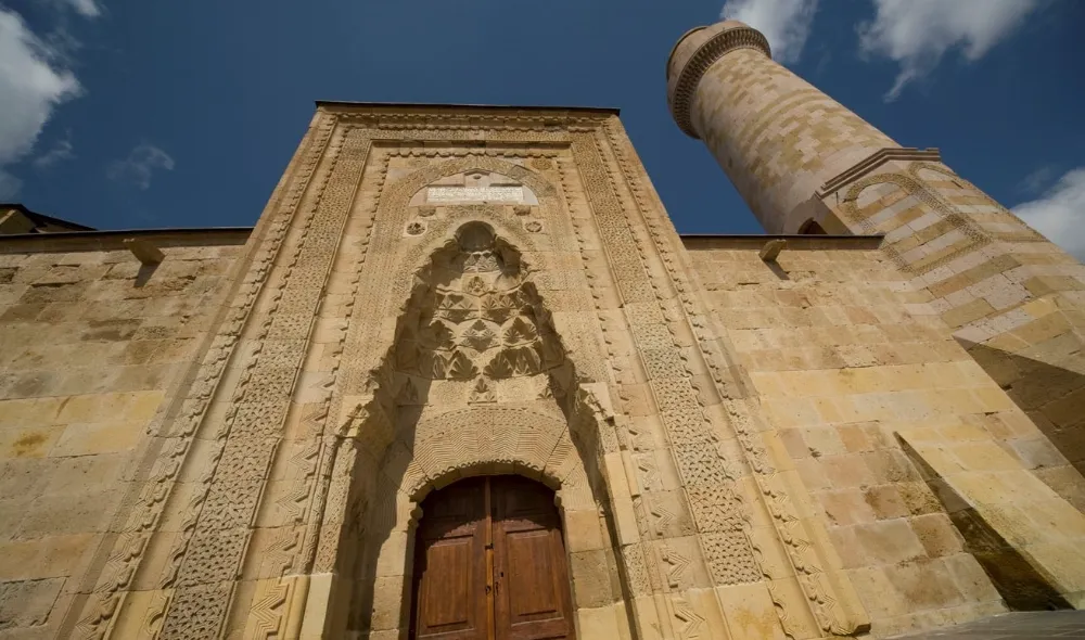 Niğde Alâeddin Camisi “Kubbe Usta Kitabeleri” mercek altında 