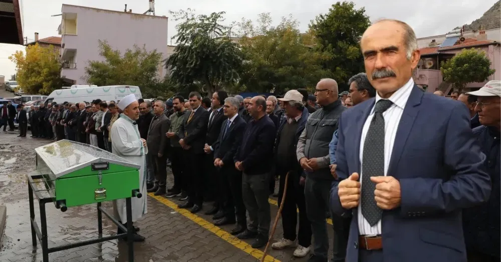  Altunhisar Ulukışla Köyü Muhtarı İsmet Kızılkaya Son Yolculuğuna Uğurlandı