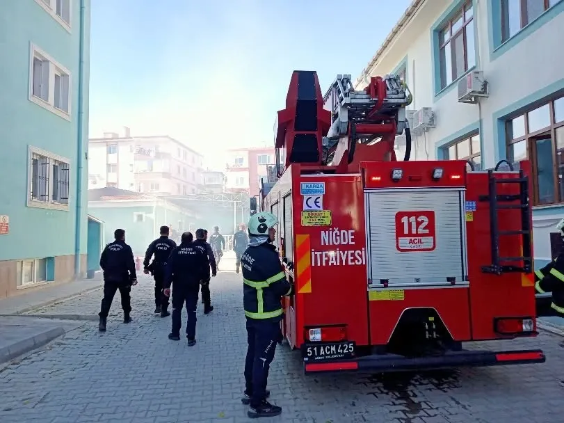 Niğde İl Sağlık Müdürlüğü’nde gerçeğini aratmayan yangın tatbikatı