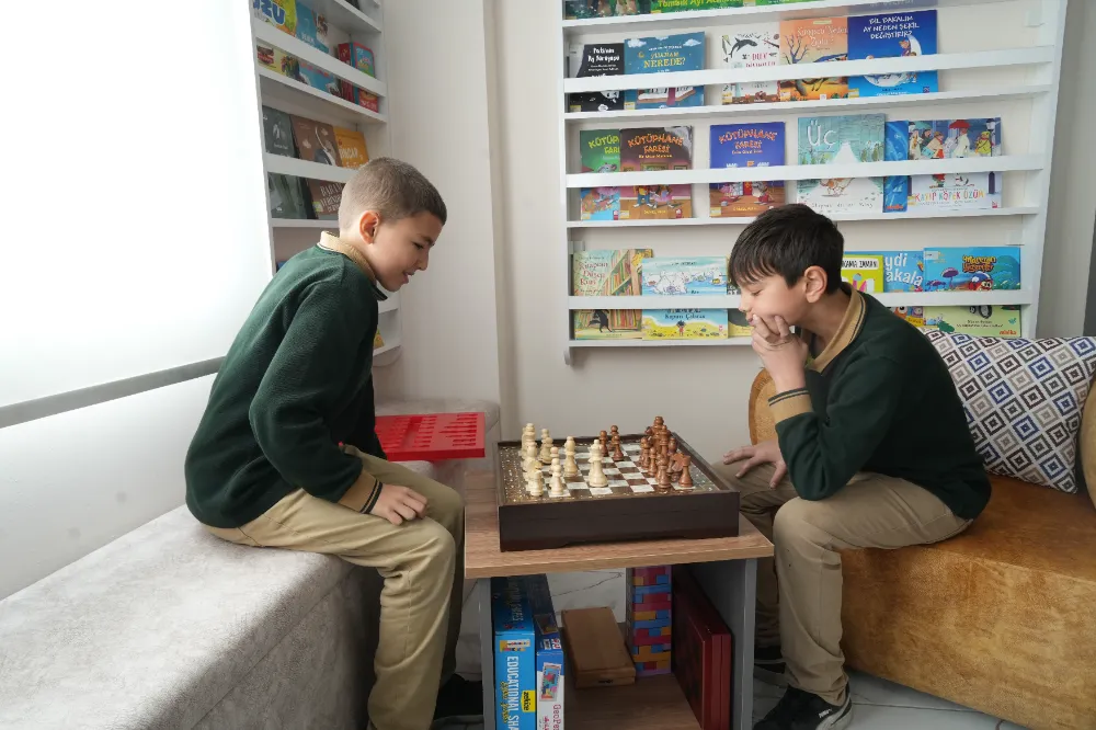 Yenilenen kütüphane çocukların renkli dünyası oldu