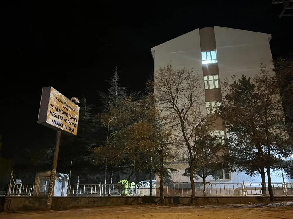 Niğde’de 6 öğrenci yedikleri pastadan sonra hastanelik oldu