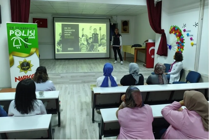Niğde Emniyeti’nden uyuşturucuyla mücadelede etkin farkındalık faaliyetleri