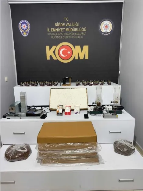 Niğde’de Kaçak Tütün ve Silah Operasyonu: 7 Gözaltı, 1 Tutuklama