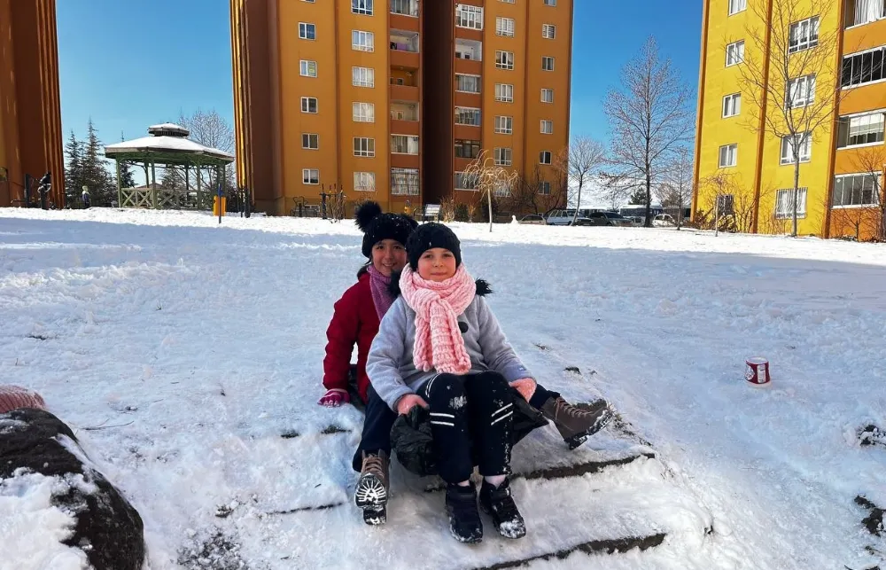 Niğde’de okullar tatil olunca, karın keyfini çocuklar çıkardı