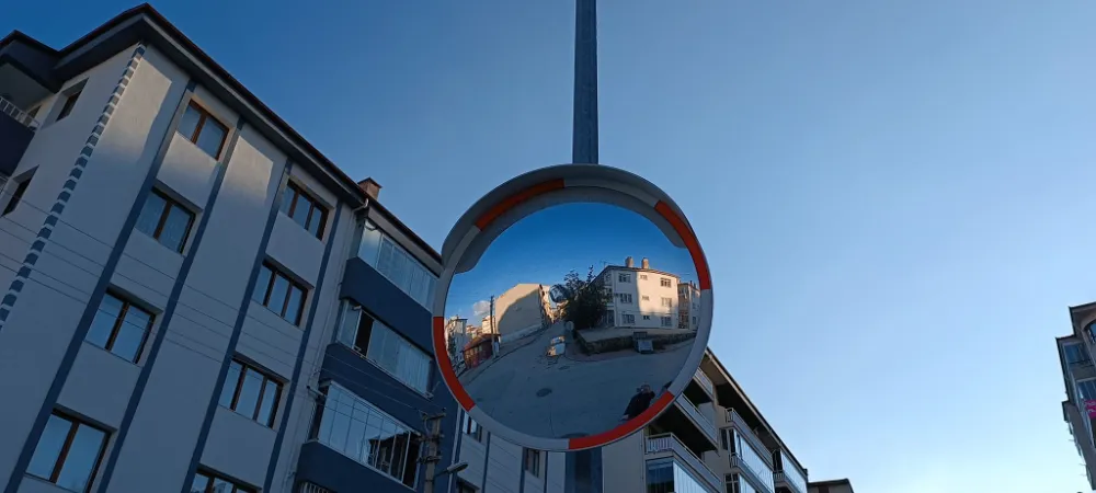 Niğde Trafiğinde Güvenliğin Olmazsa Olmazı: Trafik Aynaları