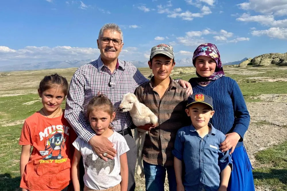 Vali Çelik’ten çobanlara ziyaret
