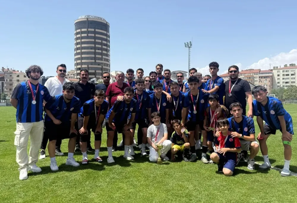 Niğde GSİM Futbol Takımı Türkiye İkincisi Oldu!