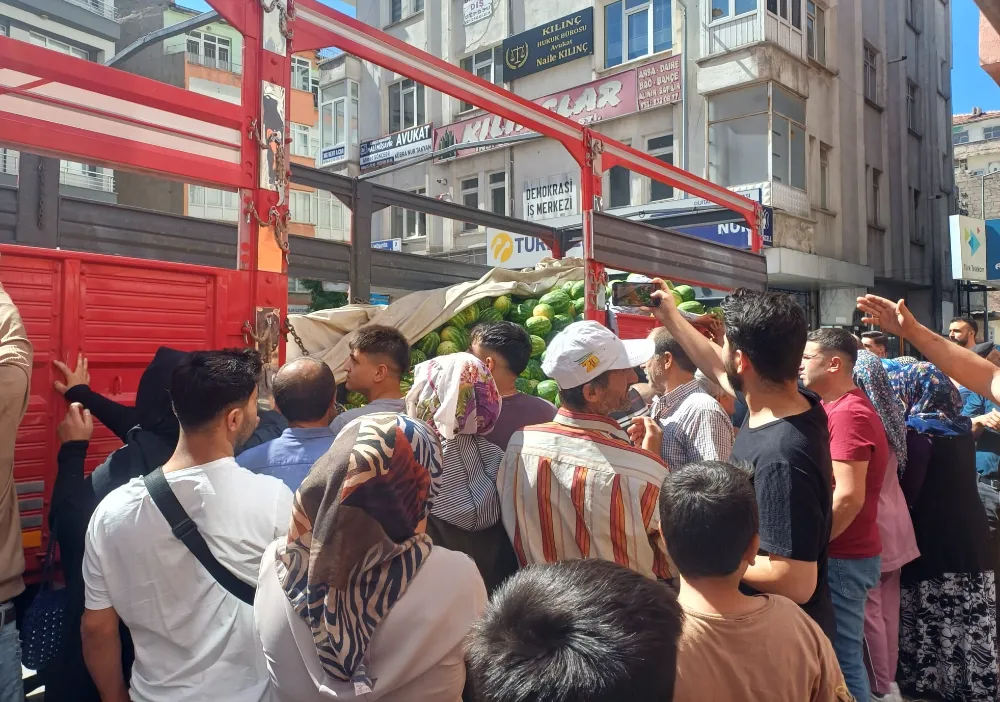 Niğdeliler karpuza akın etti 