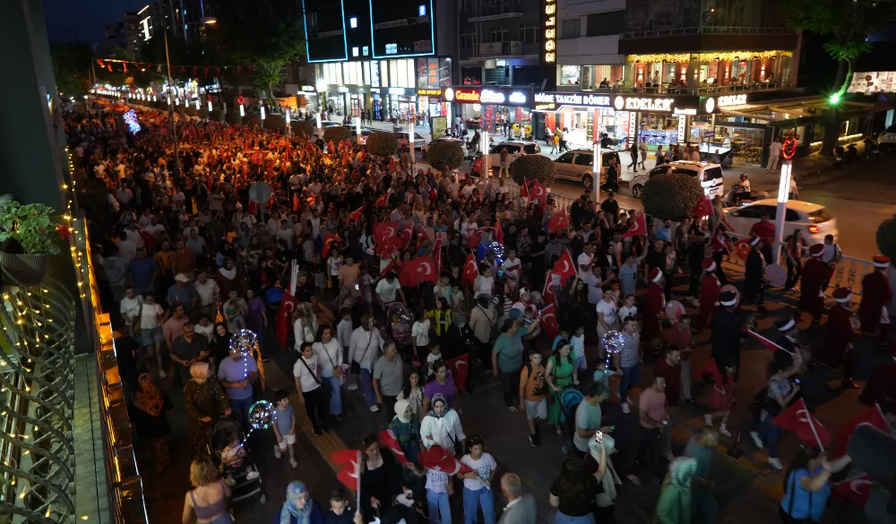 Niğdelilerden 15 Temmuz fener alayına yoğun katılım 