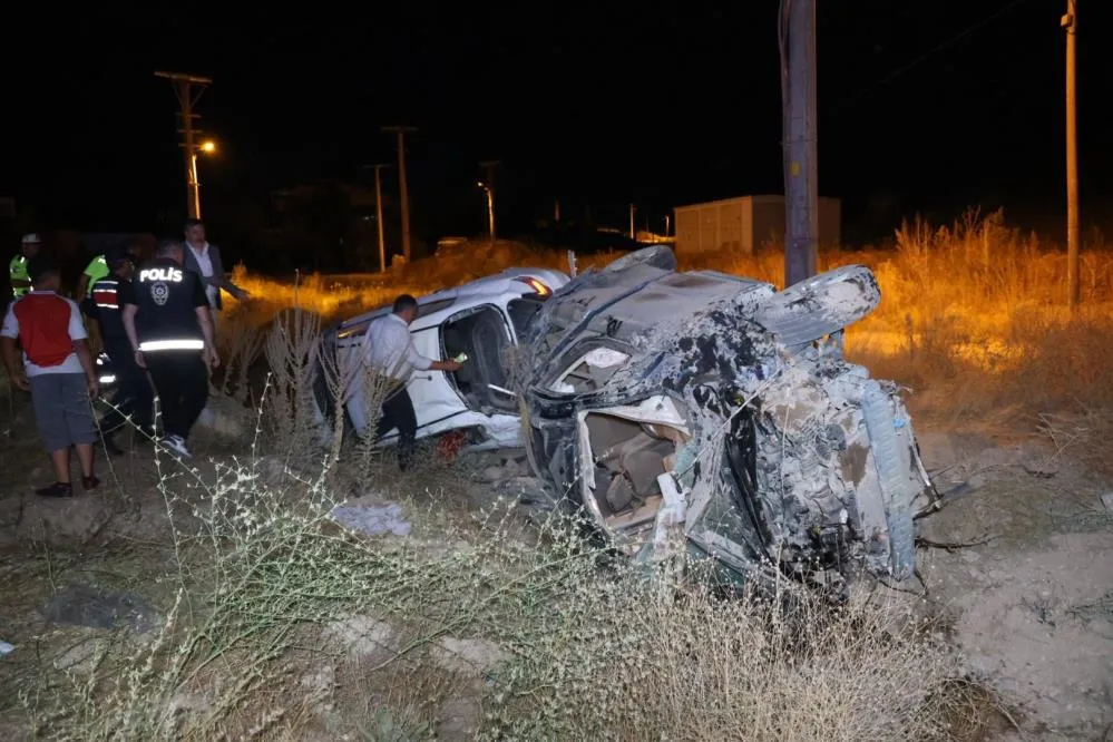 Niğde yolunda, iki araç da takla attı: 2