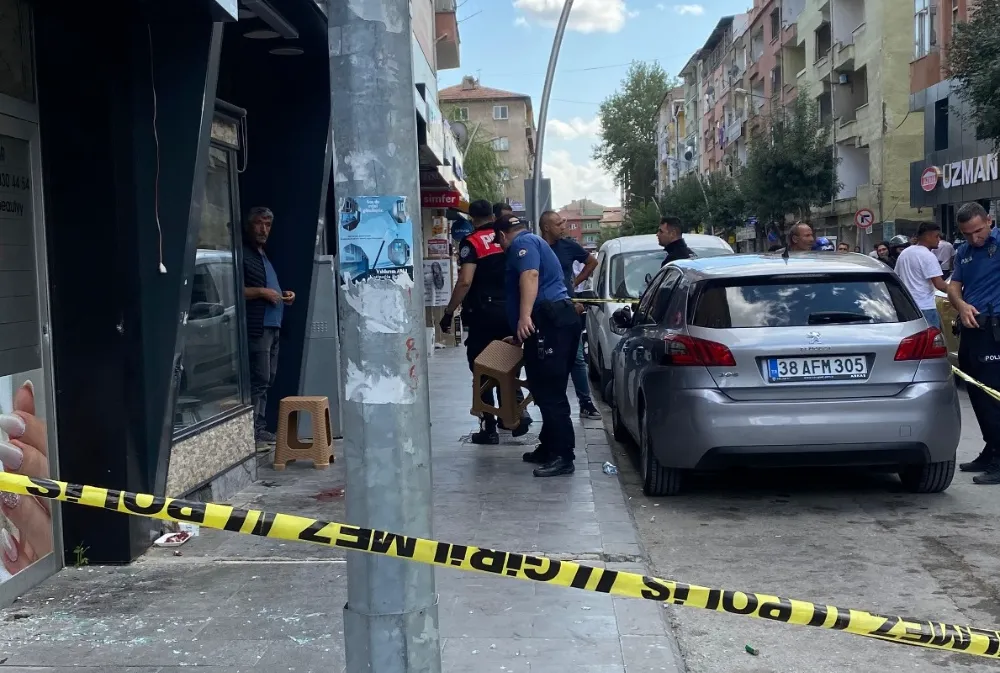PAŞAKAPI CADDESİNDE POMPALI KAVGA !