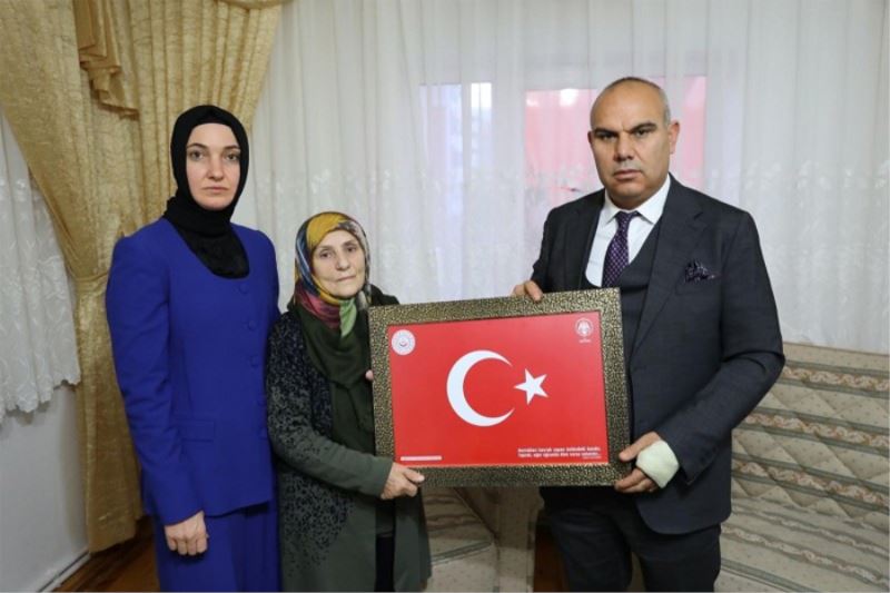 Vali Koç’tan şehit ailesine anlamlı ziyaret